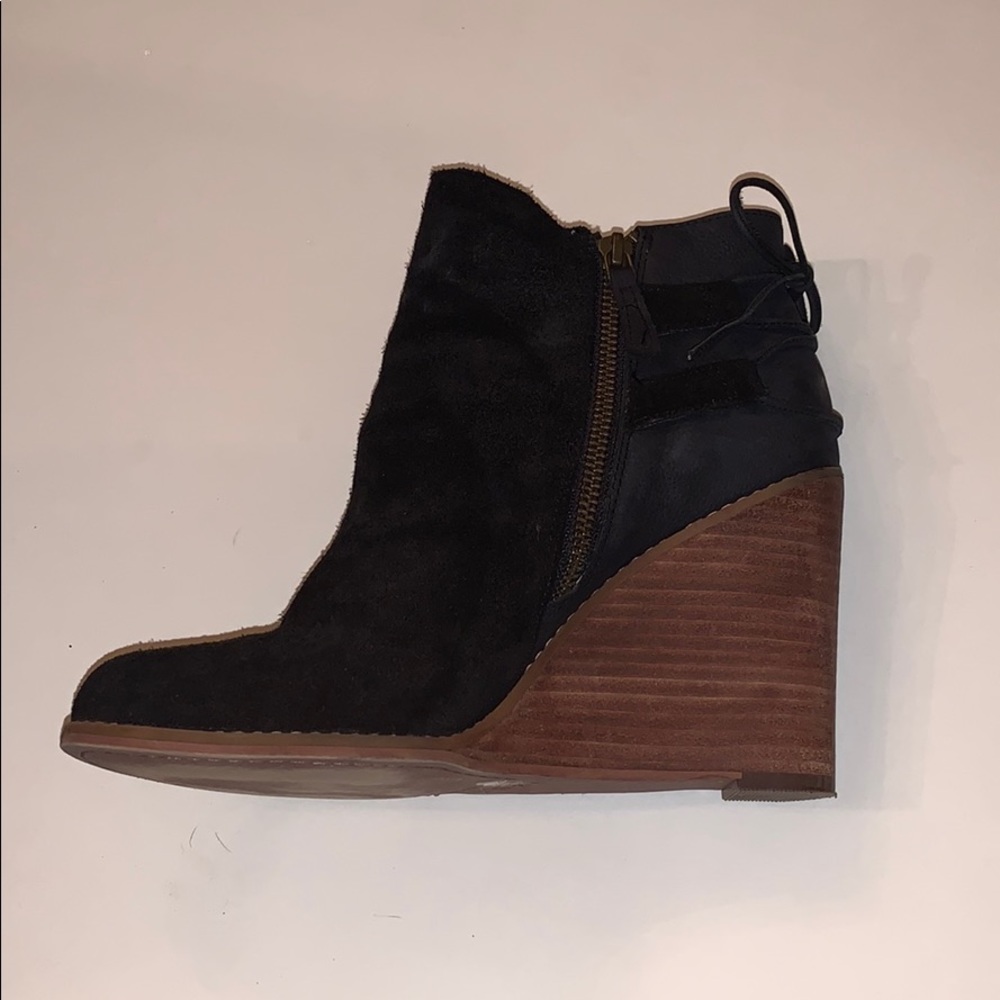 Hinge Booties - Picture 3 of 5
